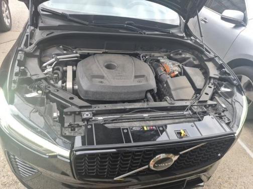 2024 Volvo XC60 Recharge Plug-In Hybrid T8 Core Dark Theme