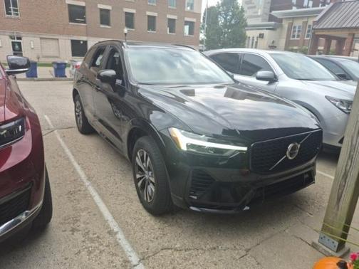 2024 Volvo XC60 Recharge Plug-In Hybrid T8 Core Dark Theme