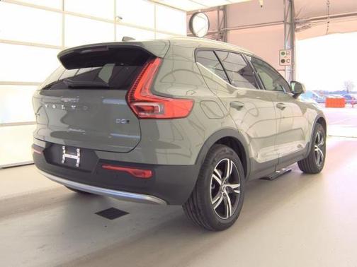 2025 Volvo XC40 B5 Core Bright Theme