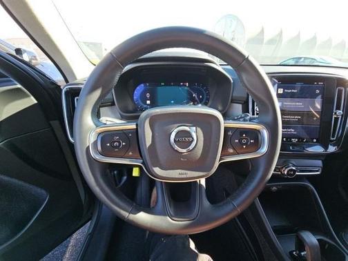 2025 Volvo XC40 B5 Core Bright Theme