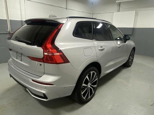 2025 Volvo XC60 B5 Plus
