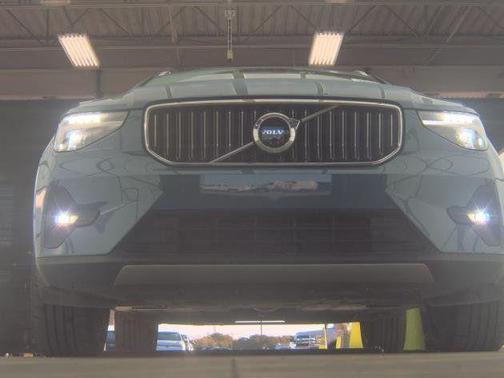 2025 Volvo XC40 B5 Plus Bright Theme