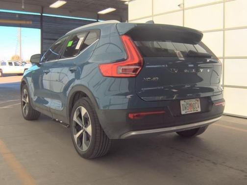 2025 Volvo XC40 B5 Plus Bright Theme