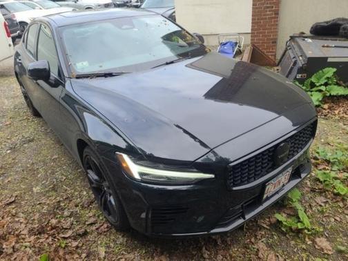 2024 Volvo S60 Recharge Plug-In Hybrid T8 Plus Black Edition
