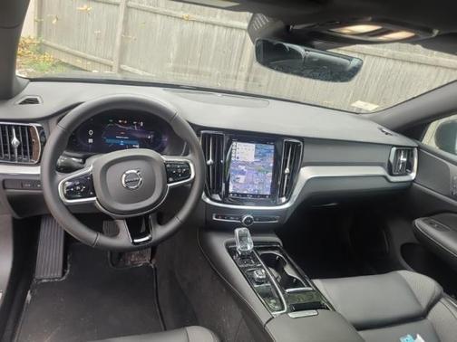 2024 Volvo S60 Recharge Plug-In Hybrid T8 Plus Black Edition