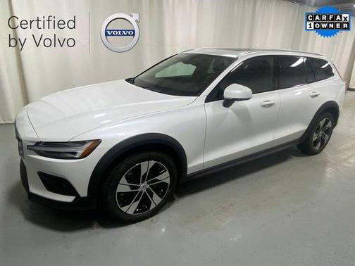2024 Volvo V60 Cross Country B5 Plus