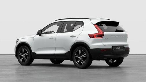 2026 Volvo XC40 B5 Core