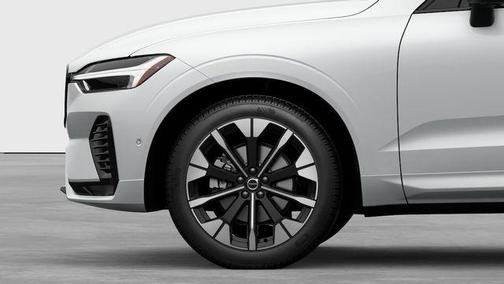 Crystal White Metallic 2026 Volvo XC60 B5 Plus