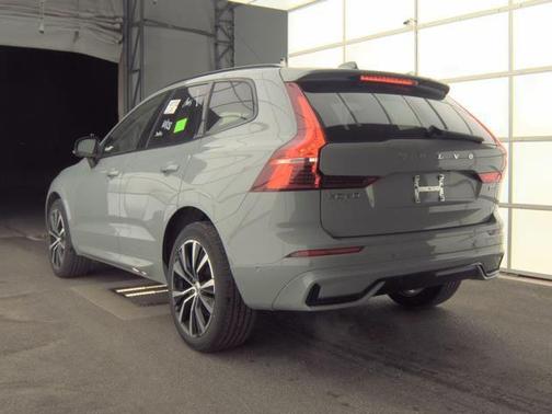 Vapour Grey Metallic 2025 Volvo XC60 B5 Plus