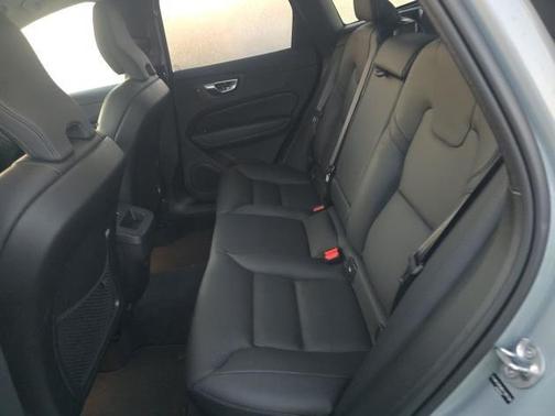 Vapour Grey Metallic 2025 Volvo XC60 B5 Plus