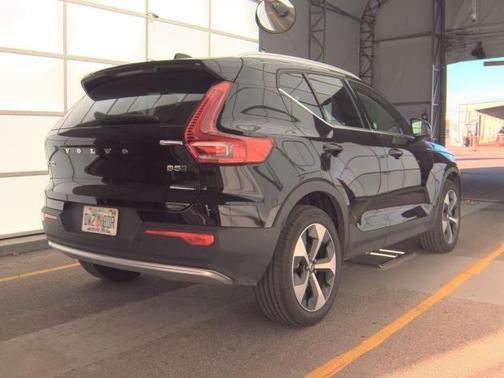 2025 Volvo XC40 B5 Plus Bright Theme
