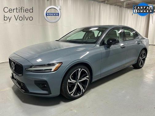 2024 Volvo S60 B5 Ultimate Dark Theme