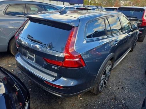 2024 Volvo V60 Cross Country B5 Ultimate