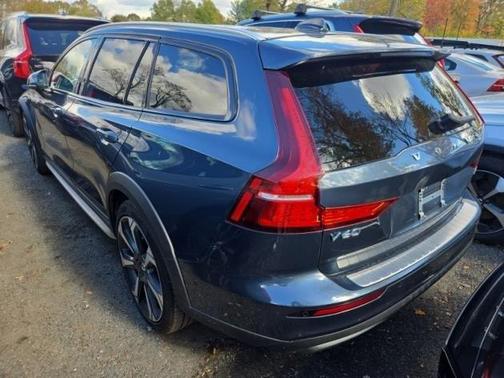 2024 Volvo V60 Cross Country B5 Ultimate