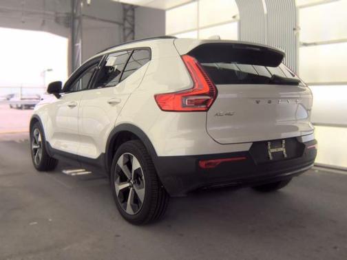 Crystal White 2026 Volvo XC40 Plus, B5 AWD Gas (mild hybrid), Dark