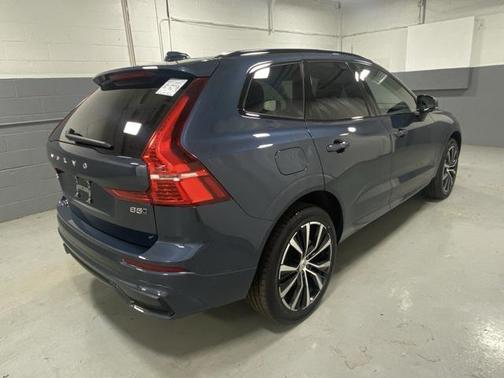 2025 Volvo XC60 B5 Plus