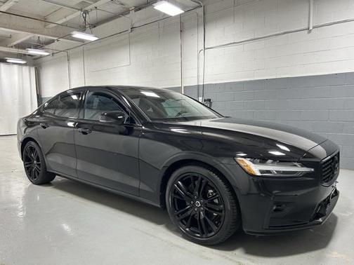 2022 Volvo S60 T6 R-Design