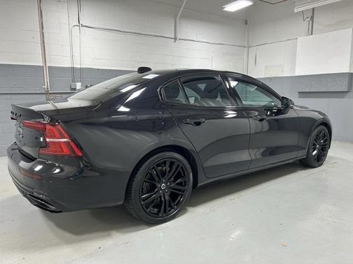 2022 Volvo S60 T6 R-Design
