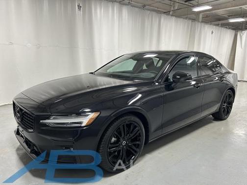 2022 Volvo S60 T6 R-Design