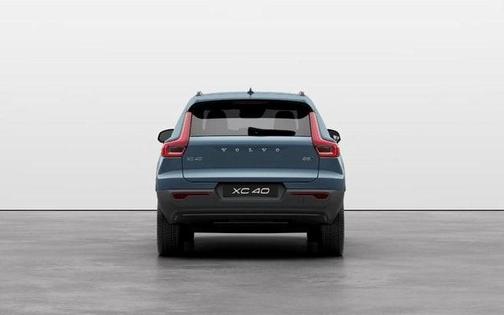 2024 Volvo XC40 B5 Plus Dark Theme