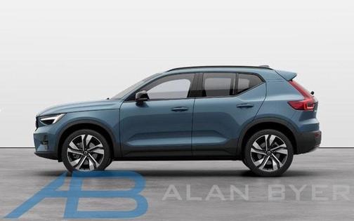 2024 Volvo XC40 B5 Plus Dark Theme