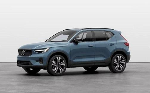 2024 Volvo XC40 B5 Plus Dark Theme