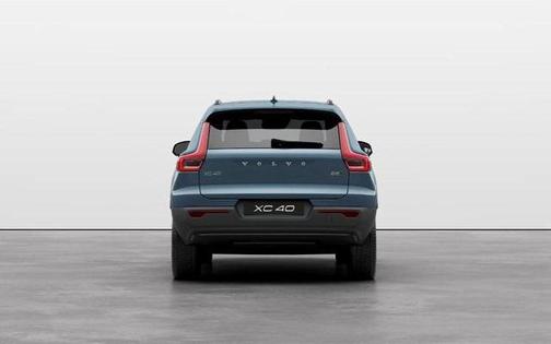 2024 Volvo XC40 B5 Plus Dark Theme