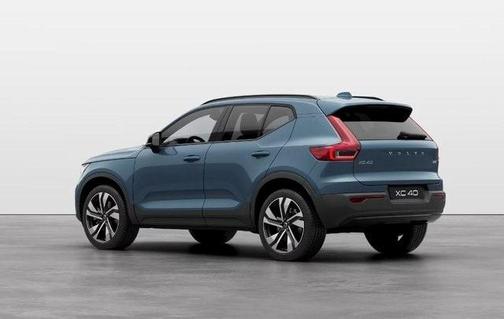2024 Volvo XC40 B5 Plus Dark Theme