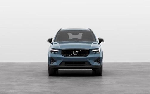 2024 Volvo XC40 B5 Plus Dark Theme