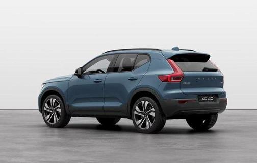 2024 Volvo XC40 B5 Plus Dark Theme