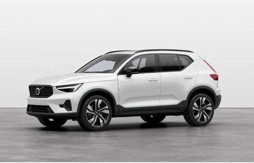 2025 Volvo XC40 B5 Plus Dark Theme