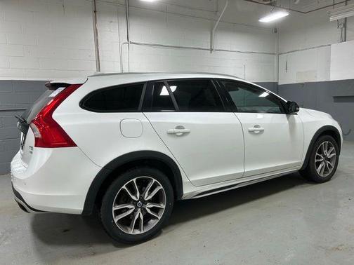 2018 Volvo V60 Cross Country T5