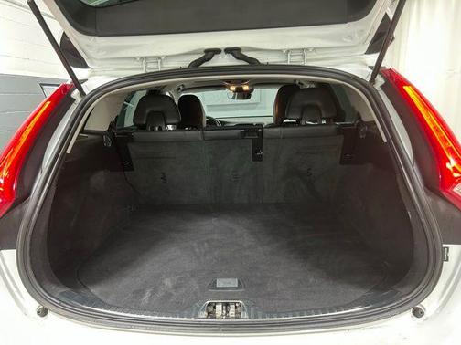 2018 Volvo V60 Cross Country T5