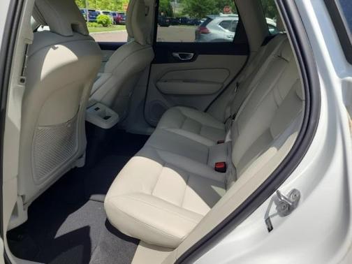 2023 Volvo XC60 B5 Core