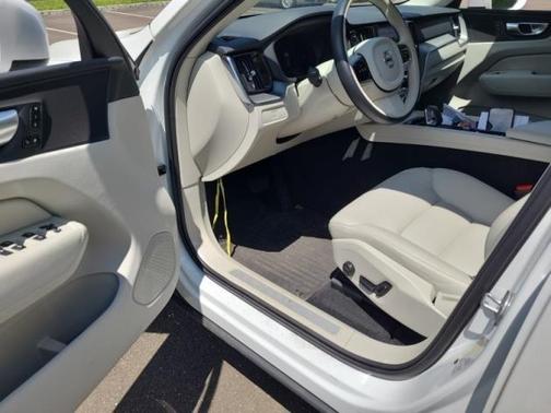 2023 Volvo XC60 B5 Core