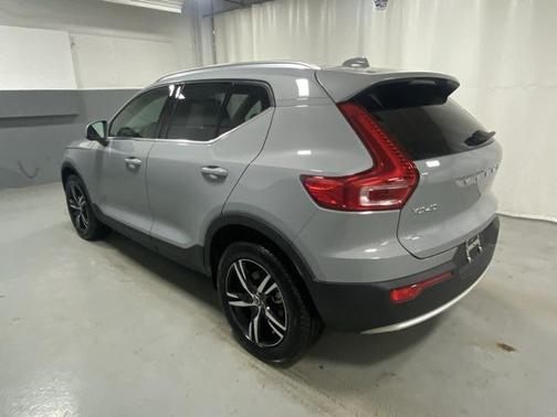 2025 Volvo XC40 B5 Core Bright Theme