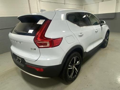 2025 Volvo XC40 B5 Core Bright Theme