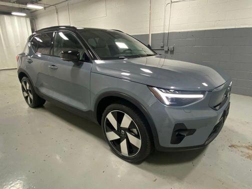 Silver Dawn Metallic 2023 Volvo XC40 Recharge Pure Electric Twin Ultimate