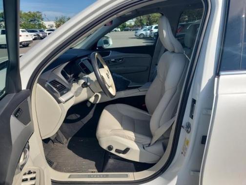 2024 Volvo XC90 B5 Core Bright Theme