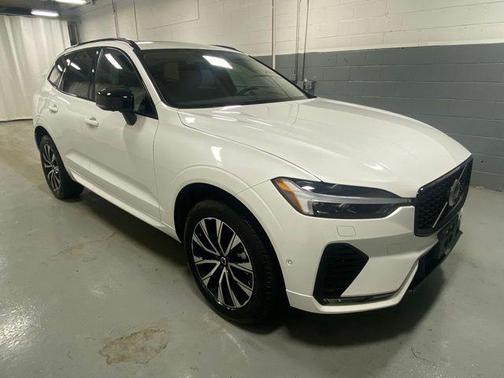 2025 Volvo XC60 B5 Plus