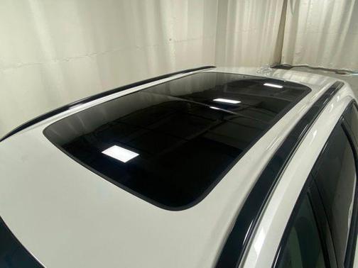 Crystal White Metallic 2025 Volvo XC60 B5 Plus
