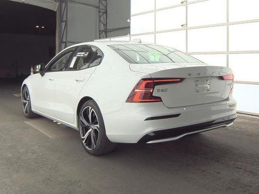 Crystal White 2024 Volvo S60 B5 Core Dark Theme