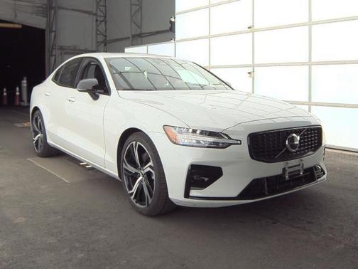 Crystal White 2024 Volvo S60 B5 Core Dark Theme