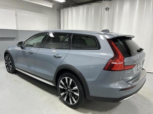 2024 Volvo V60 Cross Country B5 Ultimate