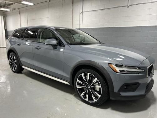 2024 Volvo V60 Cross Country B5 Ultimate