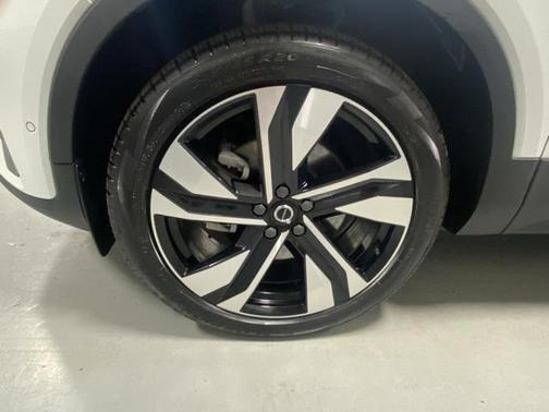2025 Volvo XC40 Plus Dark Theme