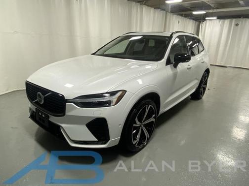 2023 Volvo XC60 B6 Ultimate Dark Theme
