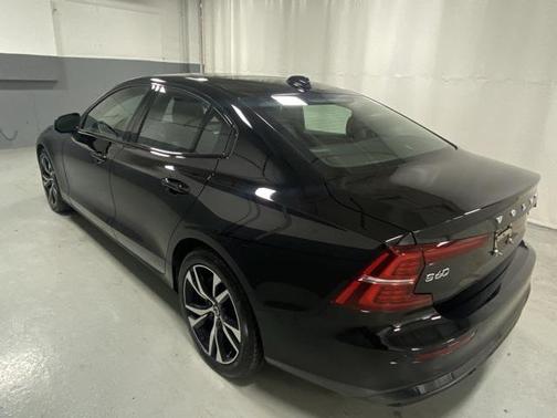 2023 Volvo S60 B5 Core Dark Theme