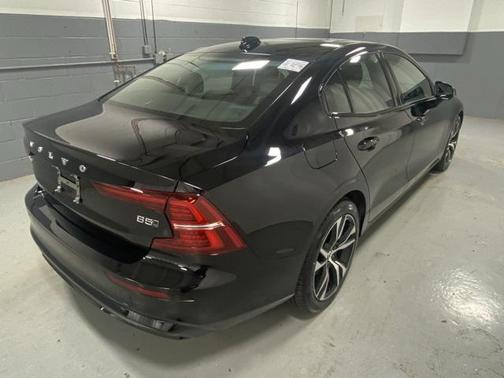 2023 Volvo S60 B5 Core Dark Theme