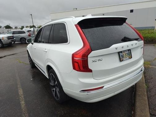 2023 Volvo XC90 B5 Plus